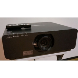 Panasonic PT-DZ680E